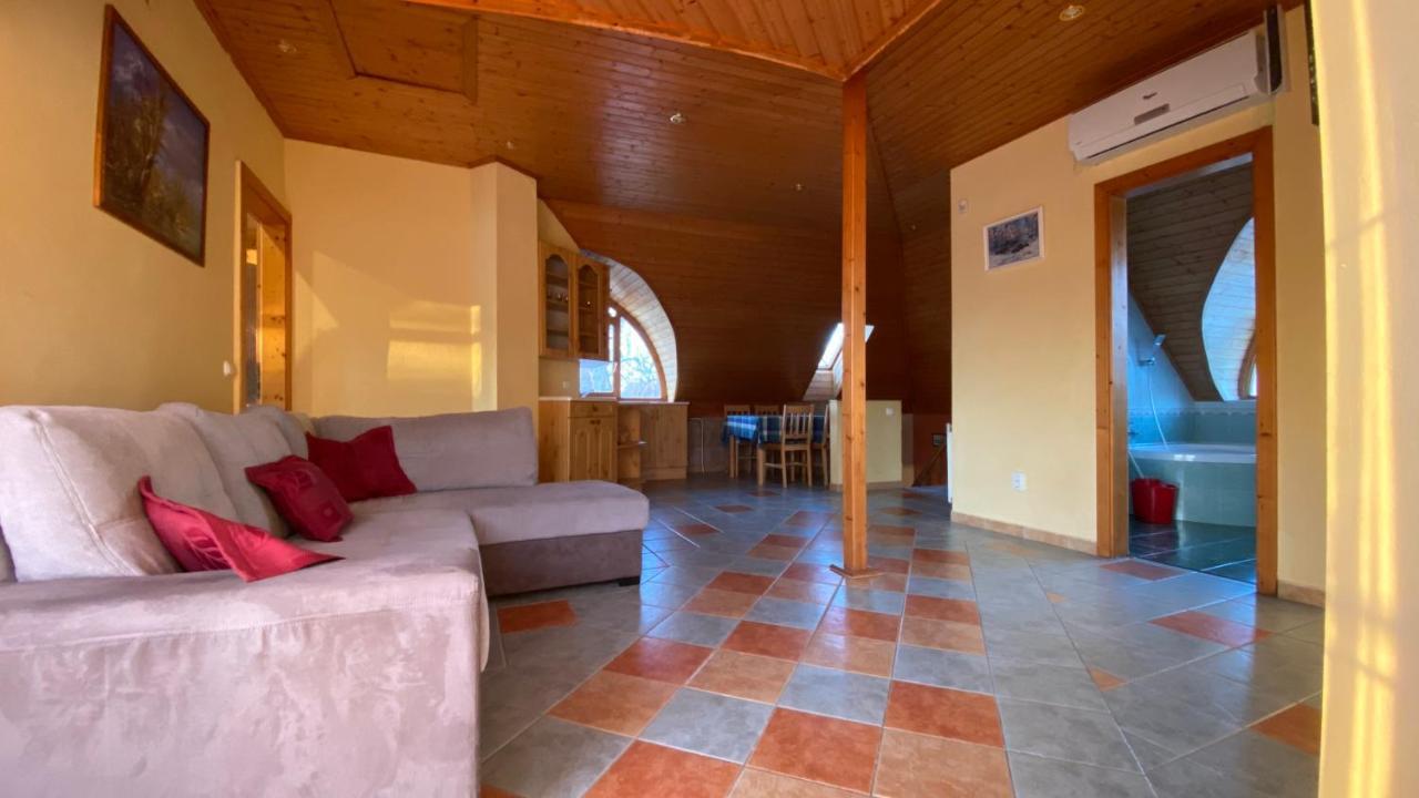 Vila House4U Balatonszárszó Exteriér fotografie
